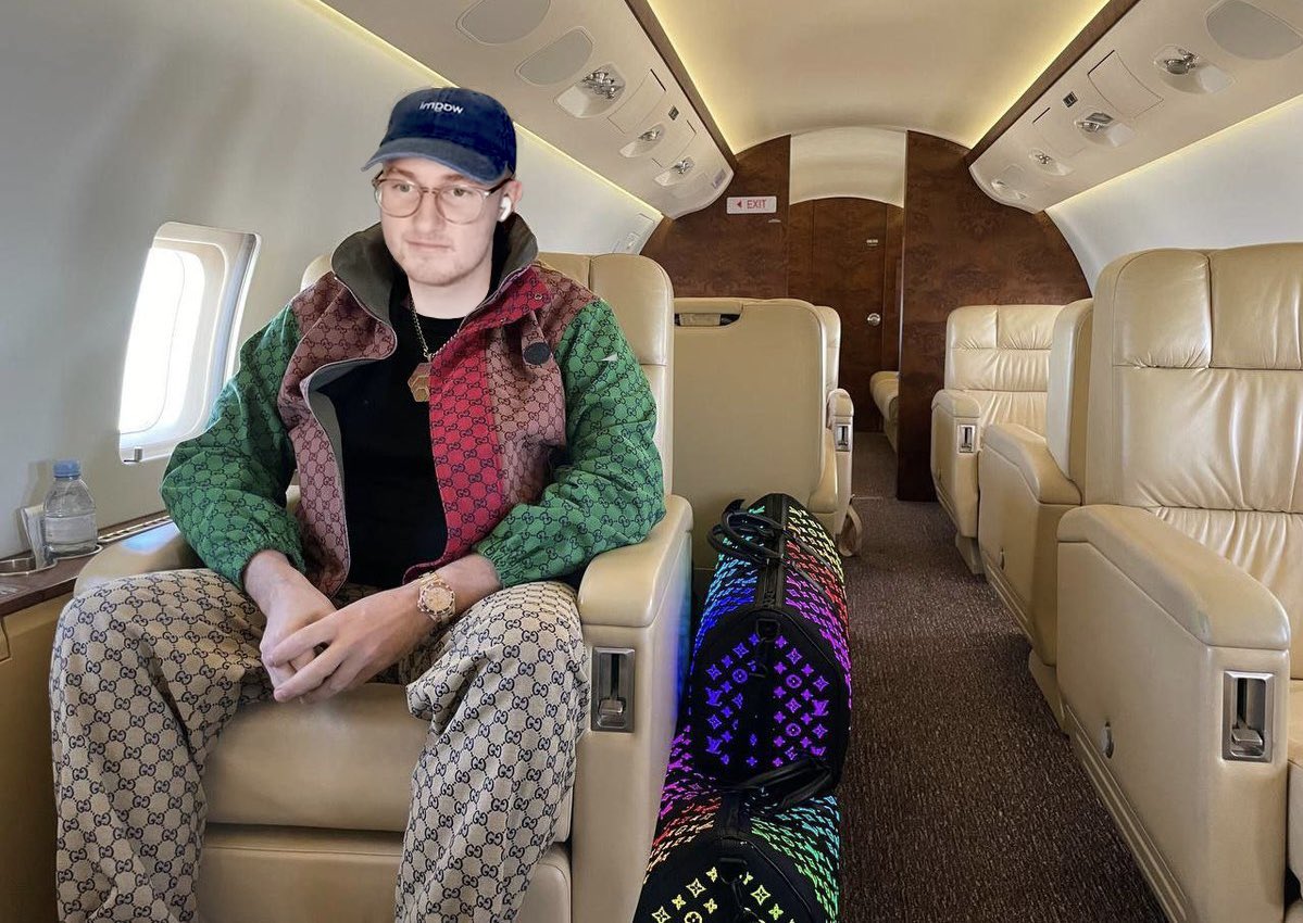 nansen_intern's tweet photo. Me on the flight to Singapore https://t.co/TzsWmcSkbC