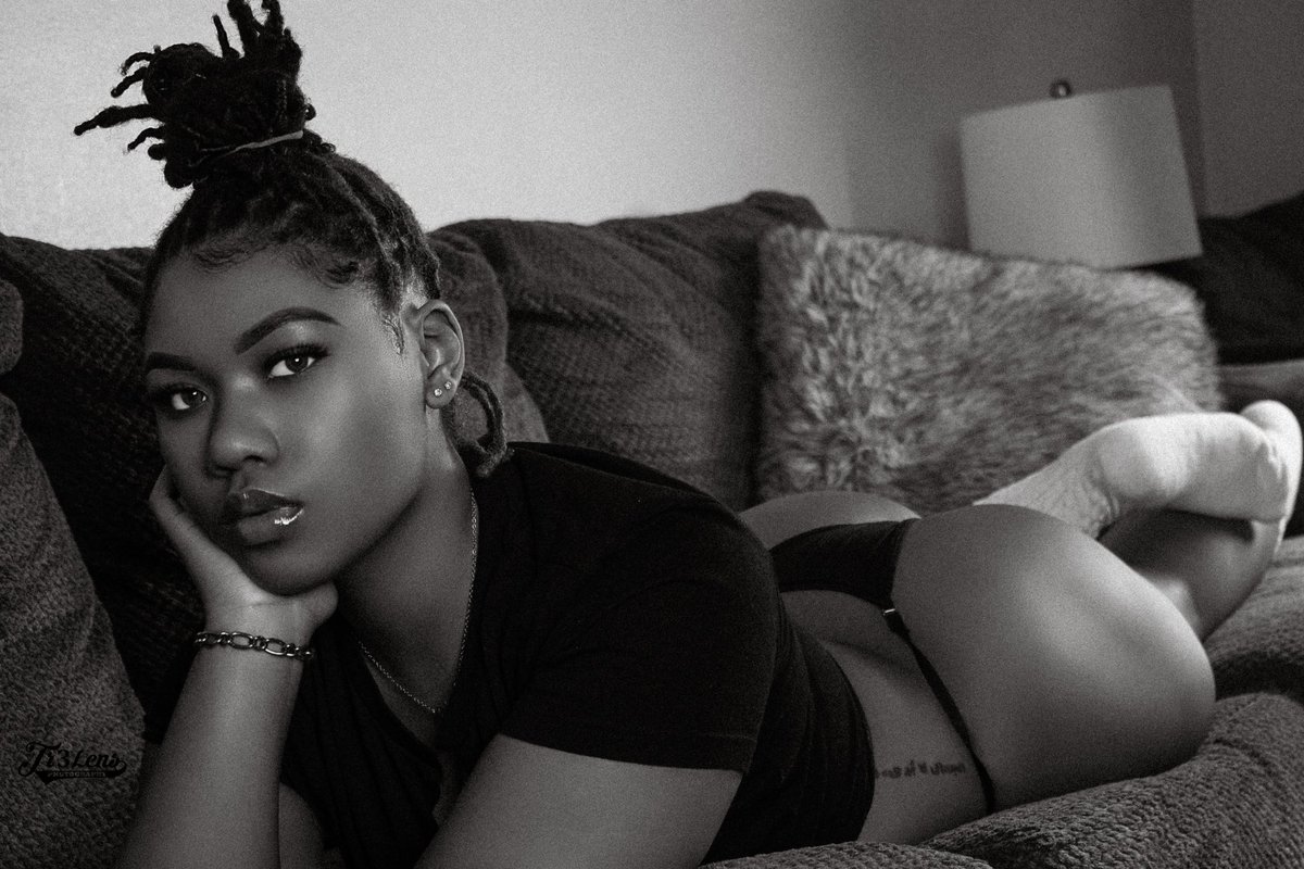 Tr3Lens_'s tweet photo. What makes you think
.
Muse: @woahhthemack
Magazine: @lovelymagonline
.
#dmvmodel #dcmodel #dmvphotographer #blackandwhitephotography #editorial #dcmodels #dcphotographer #dmvmodels #model #baltimorephotographer #vaphotographer #rvaphotographer #lingeriemodel #blackandwhite https://t.co/wUJHLFu2F5