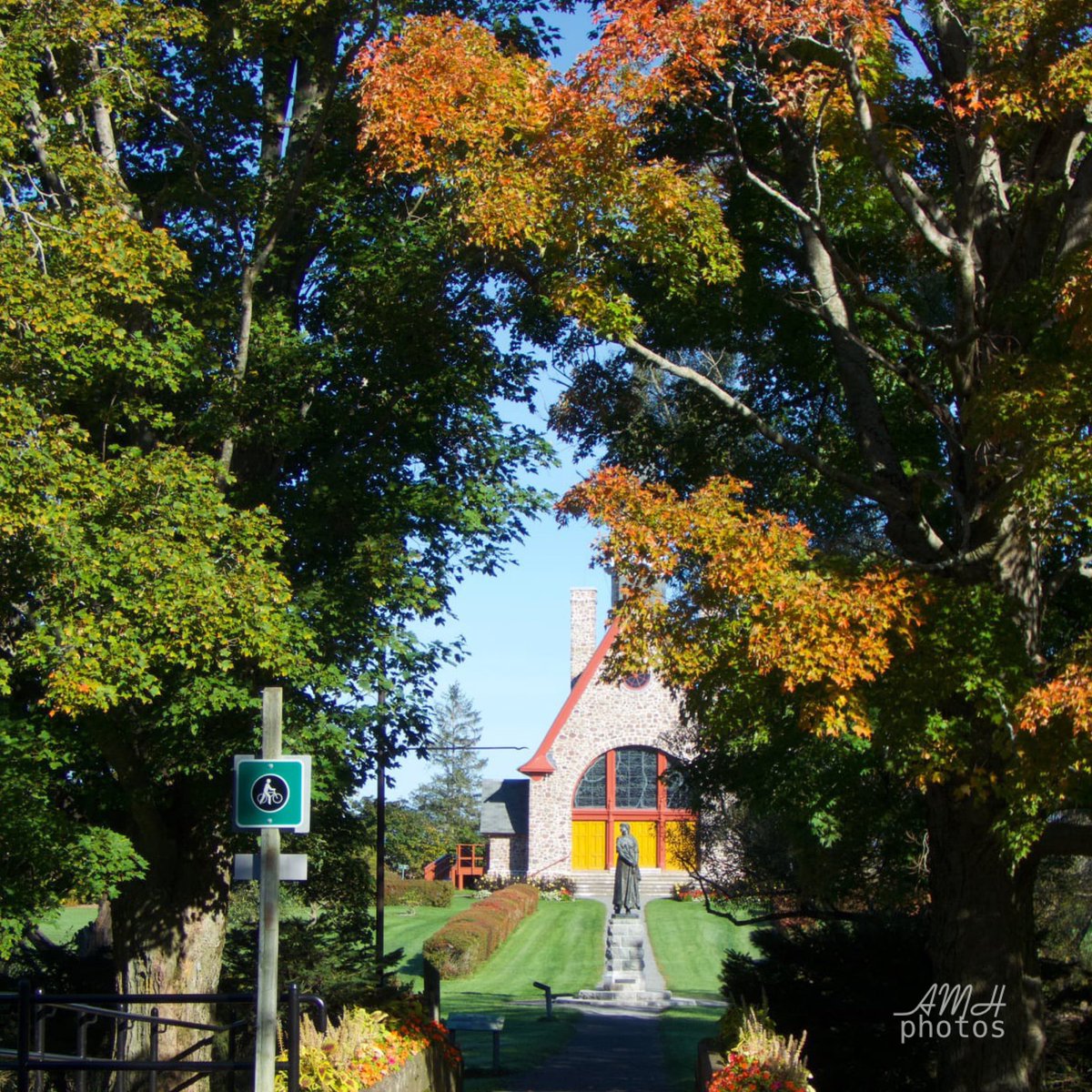 AMHPhotos2018's tweet photo. Happy first day of fall everyone 🍁🍂 

#TBT to visiting Grand Pre last year 10.06.21 

#grandpre #annapolisvalley #fallviews #visitnovascotia #naturephotography #halifaxphotographer #travelns #amhphotos https://t.co/BnhdwVMZYF