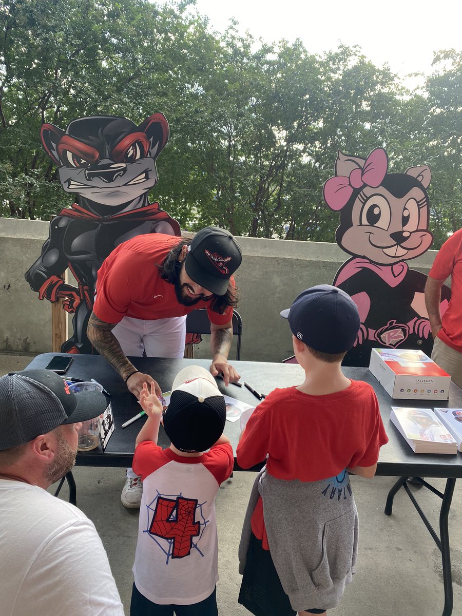 GoSquirrels's tweet photo. Immaculate vibes in the 804 Corner Cantina 

#SinkTheSeaWolves https://t.co/DVpOZYzmtf