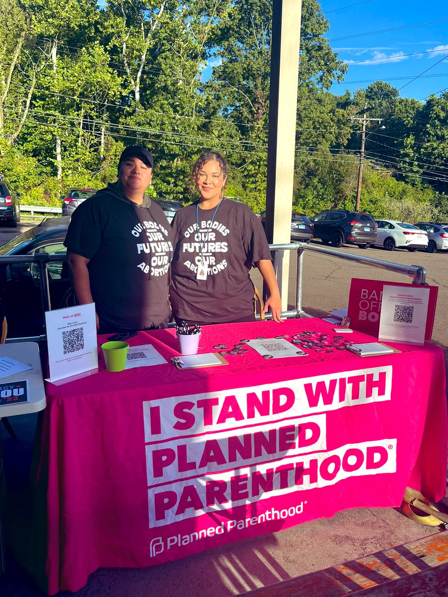 ct_choices's tweet photo. Come register to vote, meet with @ppvotesct &amp; rock out with a craft beer in hand! 🍺🎙🎉🗳 https://t.co/T1Pccyj2gB
