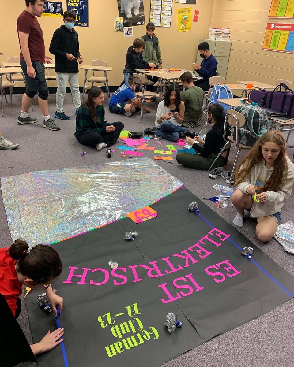 HOCO 22 window decorating at <a href="/NeuquaValley/">Neuqua Valley High School</a> Love this tradition—Deutsch Klub Never disappoints! 🇩🇪⚡️<a href="/NVWorldLanguage/">NV WL/EL Department</a>
