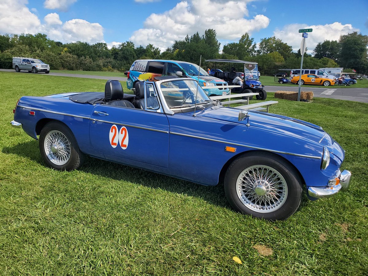 jenyolk's tweet photo. Vintage car paradise! #pibroadraces #visitputinbay #lakeerielovemyjob ❤️ https://t.co/PZq8r6t1Si