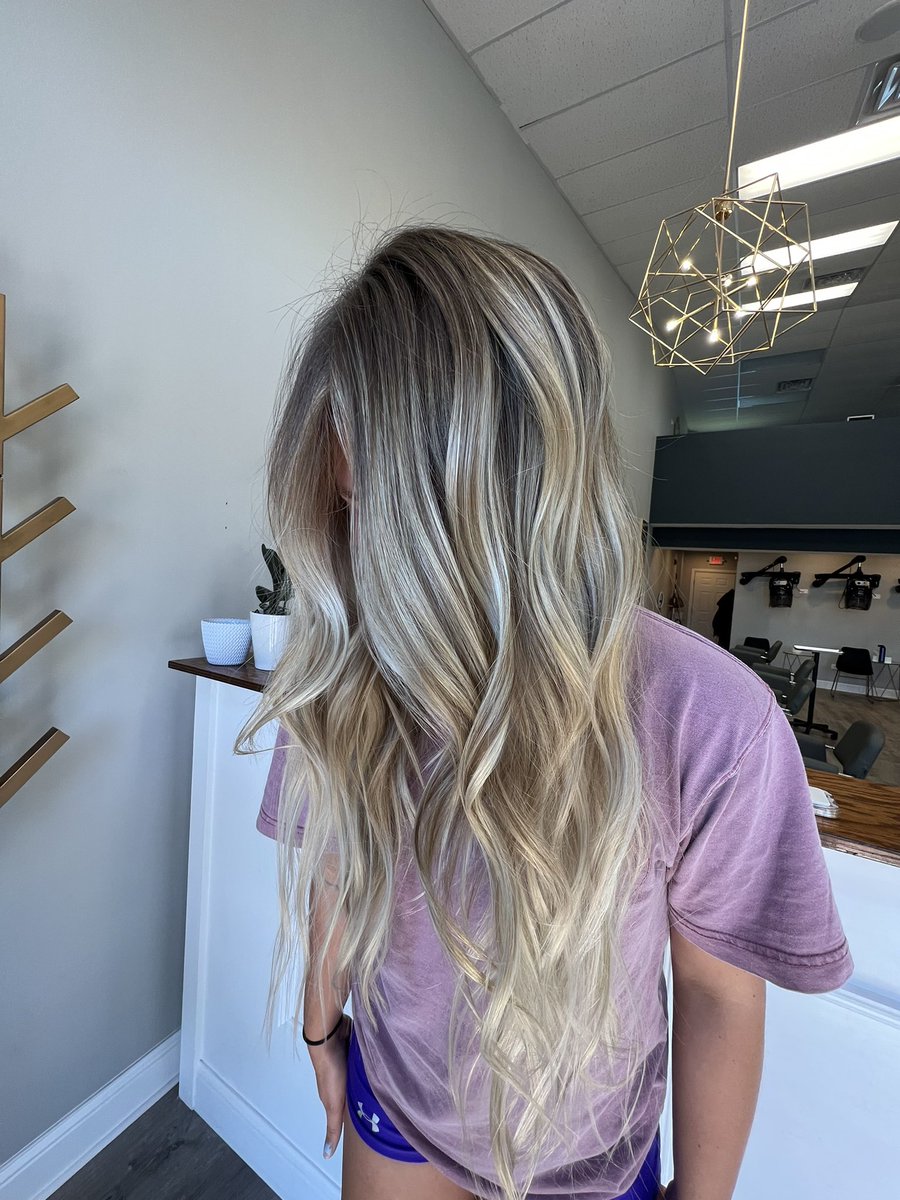 madison_ondrick's tweet photo. recent drool worthy hair🤍 https://t.co/WIqrg4kU2N