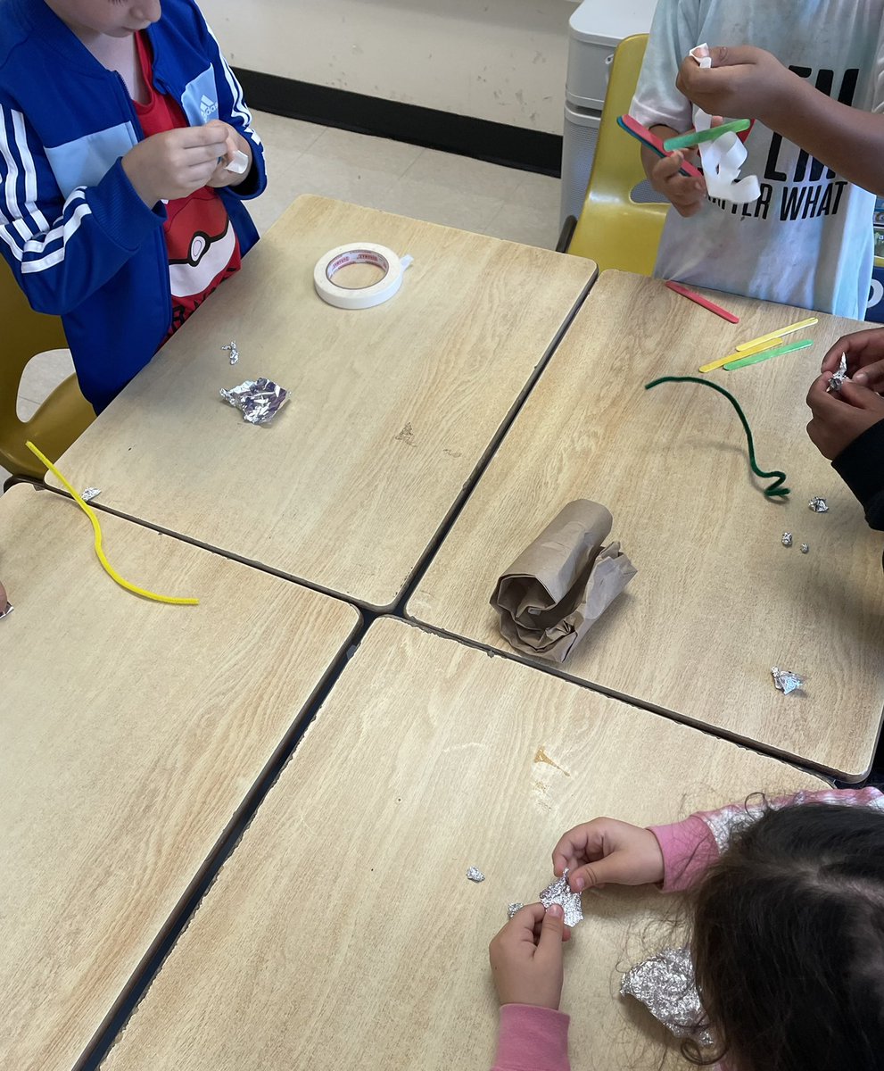mrsdaoust's tweet photo. After we re-organized into new table groups, students had a chance to brainstorm and try out their ideas to complete our paper bag challenge. https://t.co/2UbmnDrSrH