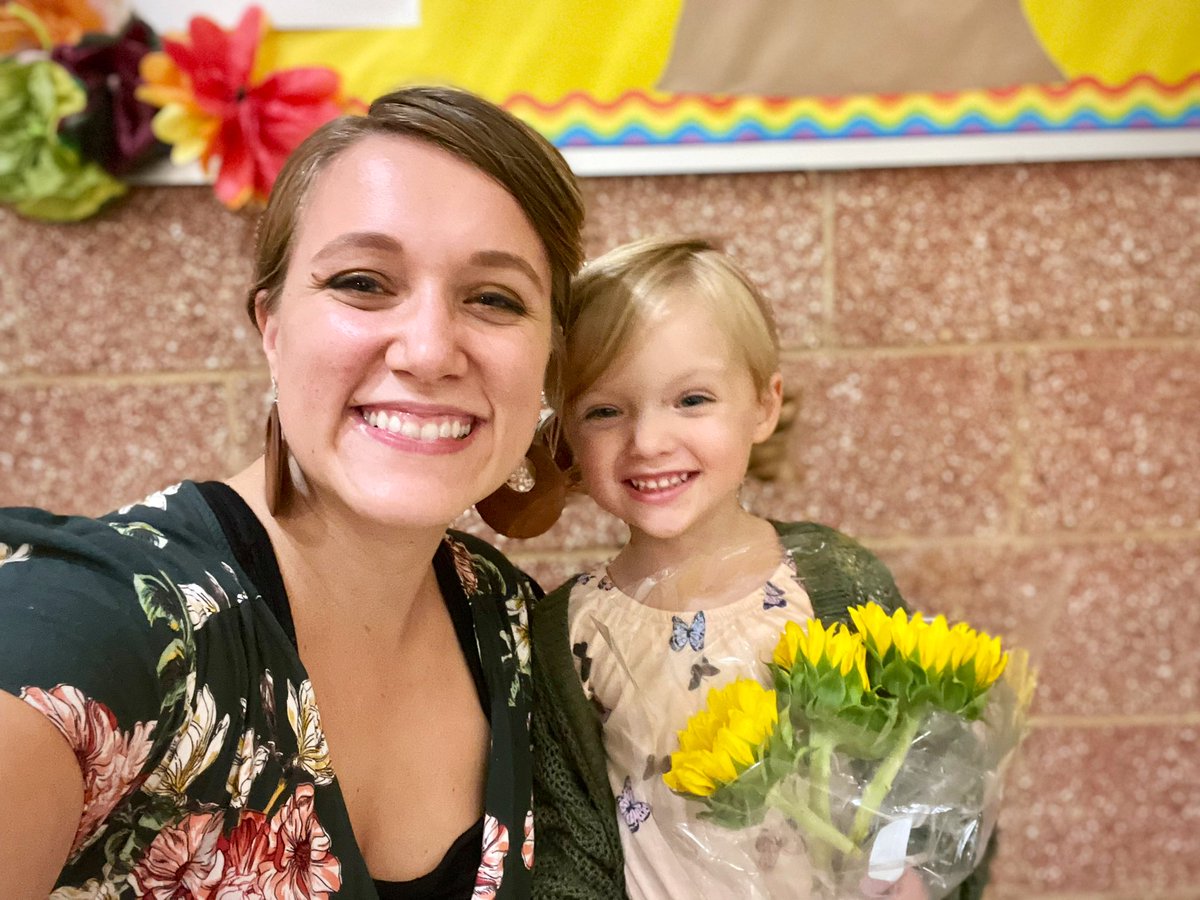 TheTeachingBee's tweet photo. Thank you, @JSuchyEmerson &amp; @AP_MSandoval, for last night’s PBIS Recognition and the lovely sunflowers 🌻 my daughter gratefully accepted on my behalf. 😂 Proud @EmersonD100 Tiger 🐯♥️ #PBISUniversalCoach @BerwynSouth100 #workmomproblems https://t.co/5MCmBuKobR