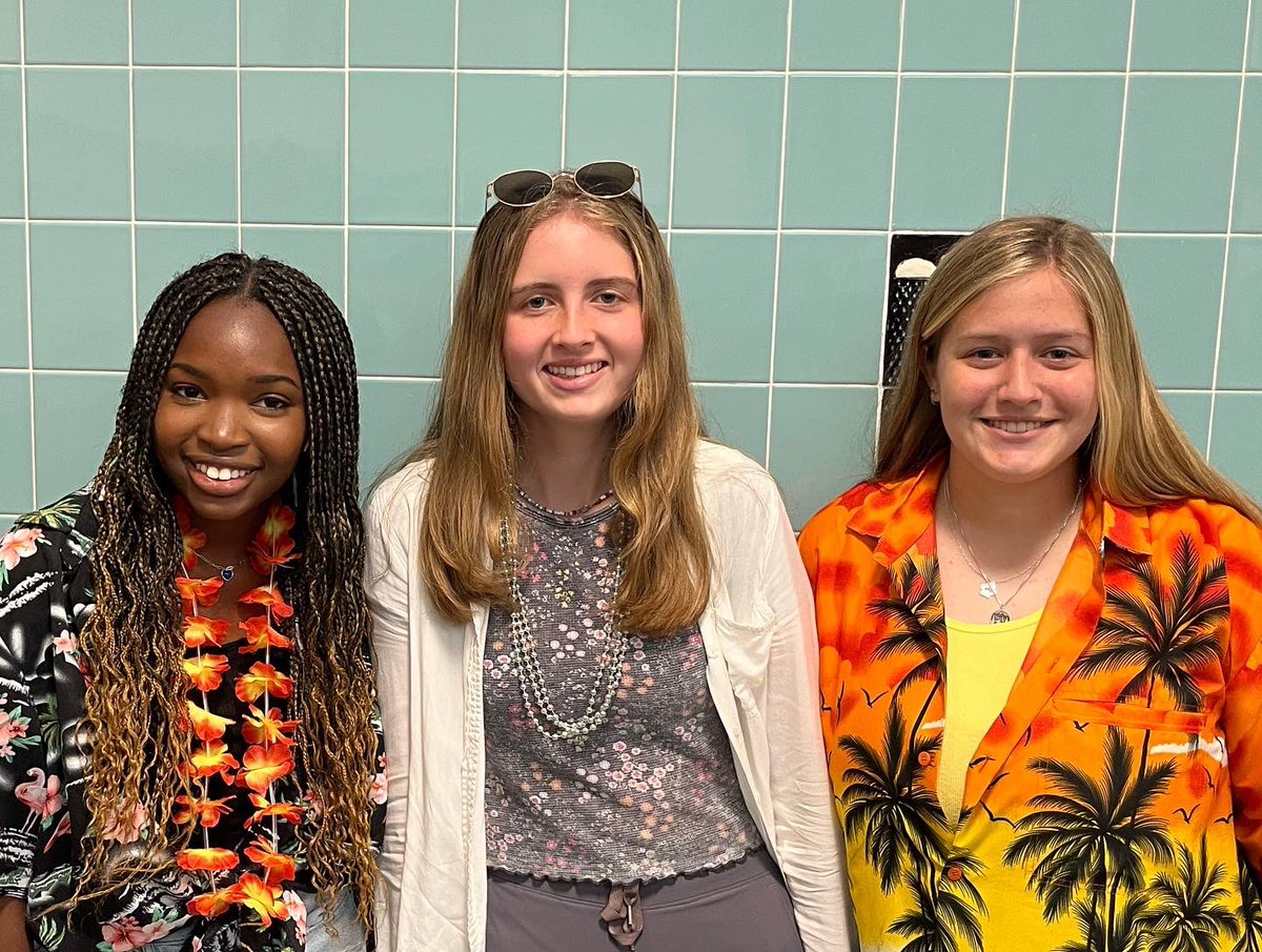 saranaclakehs's tweet photo. #slhshoco22 Day 4 was all about Salad Dressings! Tomorrow is Red & White. Show up and show your school spirit. #redstormpride #gobigred https://t.co/O2nNAoB31u