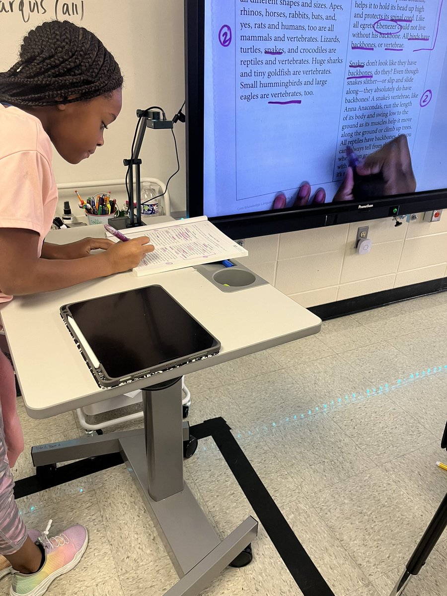 MsChavez_22's tweet photo. They make teaching look easy! Students were comparing texts today. Way to go cougars! #aldineconnected https://t.co/Sw9vsJqtiq