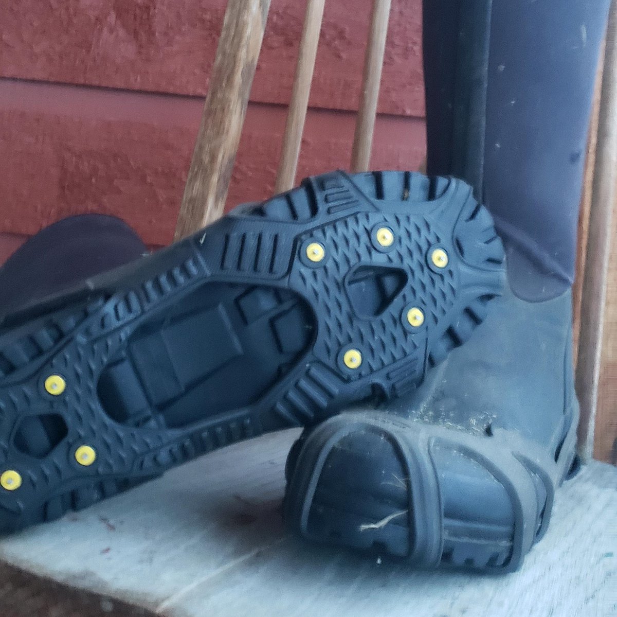 AgSafeBC's tweet photo. Changing weather conditions increase the risk of slips and falls. Time to winterize your work gear. βοΈπ₯Ύ
#sliptripfall #farmsafety #agsafety https://t.co/LTX54tEXhF