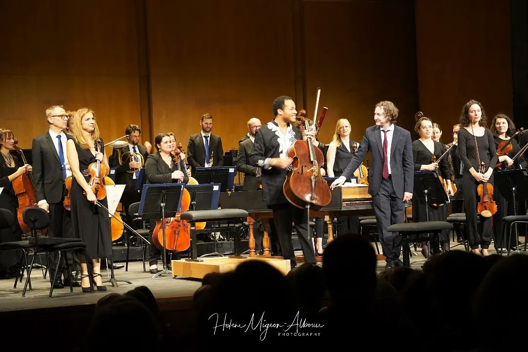 🎶 Bravo @orchambreparis conducted by #MaximEmelyanychev with #cellist @ShekuKM for this wonderful concert at @TCEOPERA ! 👏👏👏
#Ravel #Haydn #CelloConcerto #Schumann #ClassicalMusic
📷 @helene_mahln - 2022 sept.22