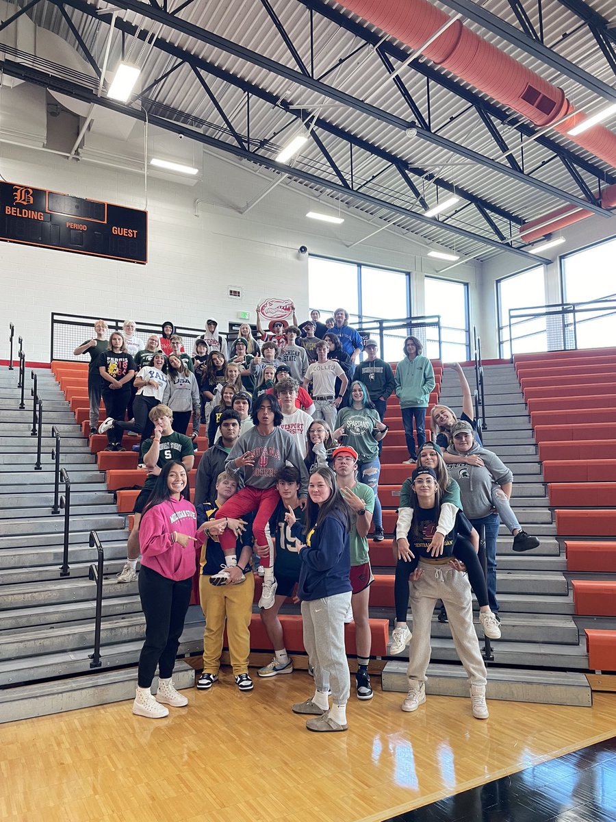 sadiestowell06's tweet photo. Freshmen look to sweep spirit week participation tomorrow as they claim first for the 4th day in a row. Sophomores have been finding flags to keep them one point behind! @MrOstranderBHS @SorryMrsJacksn https://t.co/jD6BpAomGZ