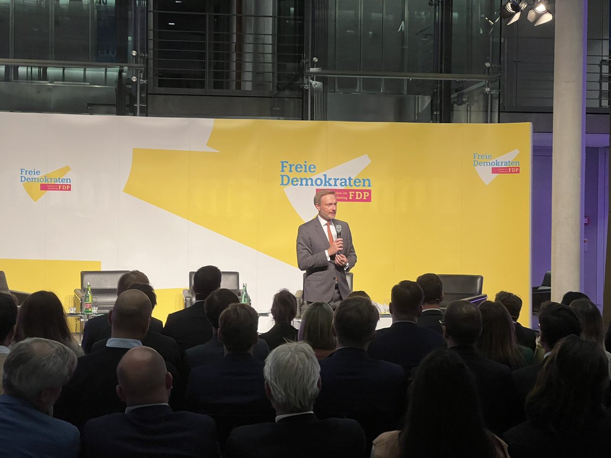 KDHabibi's tweet image. Heute hat sich @c_lindner beim FDP Gründerdialog sehr klar zum Thema Mitarbeiterbeteiligung positioniert. Wenn das so kommt, wäre das ein großer Meilenstein in Richtung Teilhabe der Mitarbeiter:innen am Unternehmenserfolg wie auch für das Startup-Ökosystem. #ESOPasap @BMF_Bund