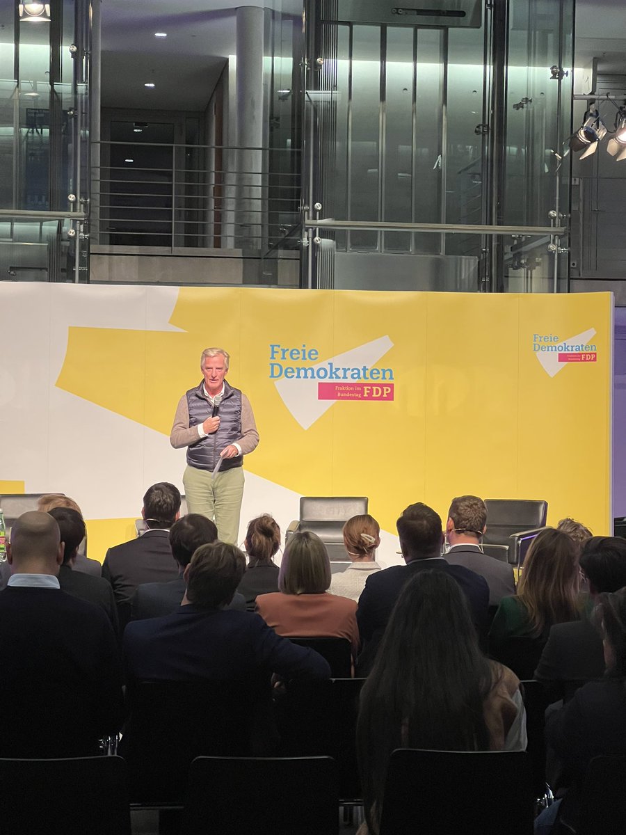 Heute hat sich <a href="/c_lindner/">Christian Lindner</a> beim FDP Gründerdialog sehr klar zum Thema Mitarbeiterbeteiligung positioniert. Wenn das so kommt, wäre das ein großer Meilenstein in Richtung Teilhabe der Mitarbeiter:innen am Unternehmenserfolg wie auch für das Startup-Ökosystem. #ESOPasap <a href="/BMF_Bund/">Bundesministerium der Finanzen</a>