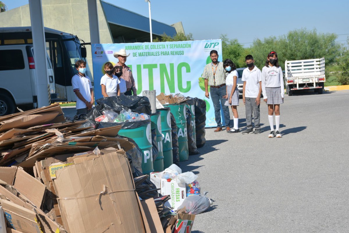 UTnortecoahuila's tweet photo. Hoy hacemos entrega de la Primera Colecta de materiales para reciclar "pet, fierro, cartón, papel, etc". Nuestro Comité de Ecología y los 38 brigadistas coordinan las actividades al interior de nuestra Universidad. #CorrecaminosSiempreAdelante @mrikelme @fsaracho10 @CoorUTyP https://t.co/TF3dneG6qm