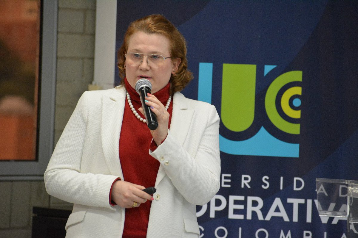 La vicerrectora general, los vicerrectores de desarrollo institucional y el financiero, además de la subdirectora financiera y de desarrollo institucional presentaron a los pares académicos el factor de desarrollo, gestión y sostenibilidad institucional. #AcreditarNosMueve