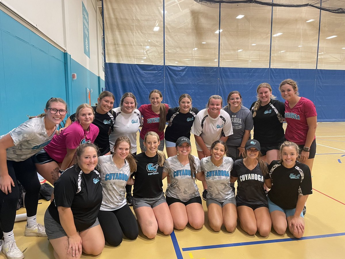 triC_softball's tweet photo. Tops are back…&amp; hungry for Ws 💪🏼 https://t.co/9JrgmL2Klq