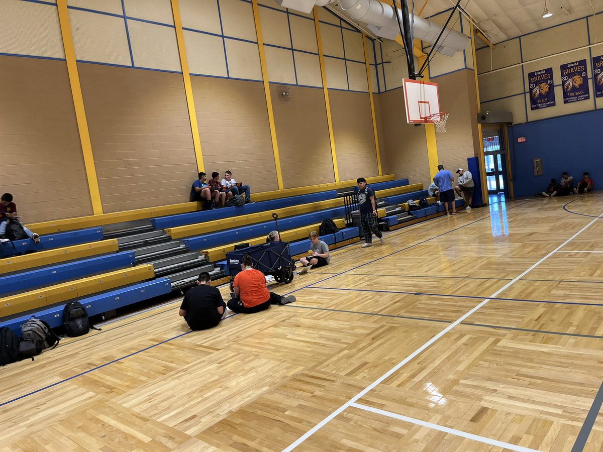 LMSBoysath's tweet photo. Braves doing everything they can to keep their grades up! Teamwork makes the dream work. #lmsstrong #studyhall #bravesathletics https://t.co/yQrYSqwjfK