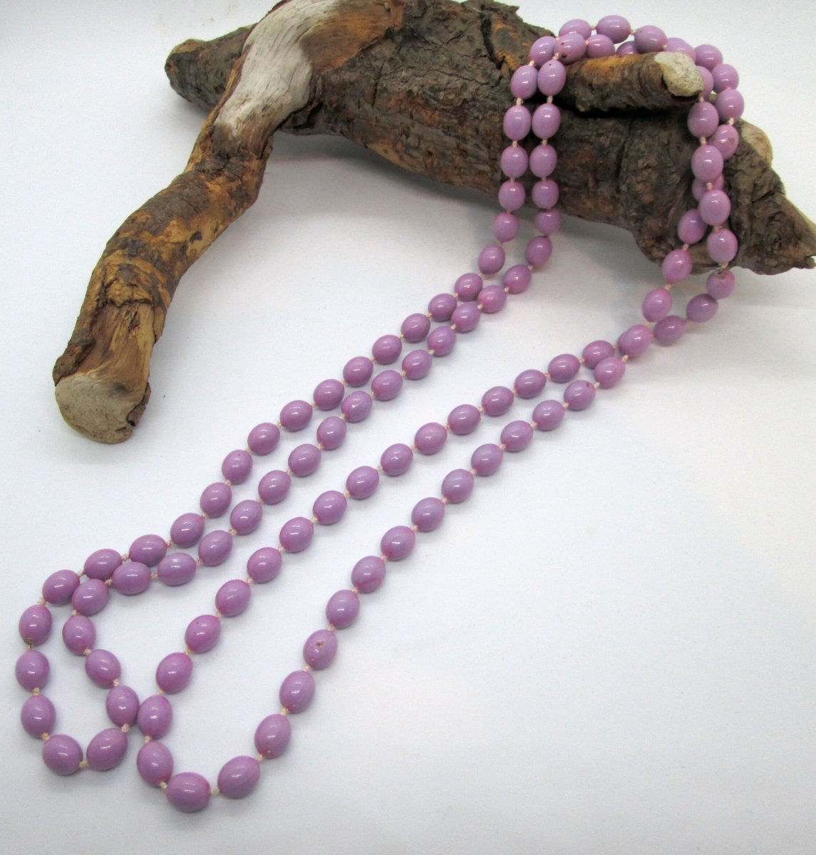 AlynsAttic's tweet photo. Wow picks! Long String of Purple 10mm Acrylic Oval Beads - 124.5 cm / 49 inch at ยฃ4.95 at https://t.co/BbtkAlaRzx Choose your wows. ๐ #BeadNecklace #StringOfBeads https://t.co/e4aKtAniCE