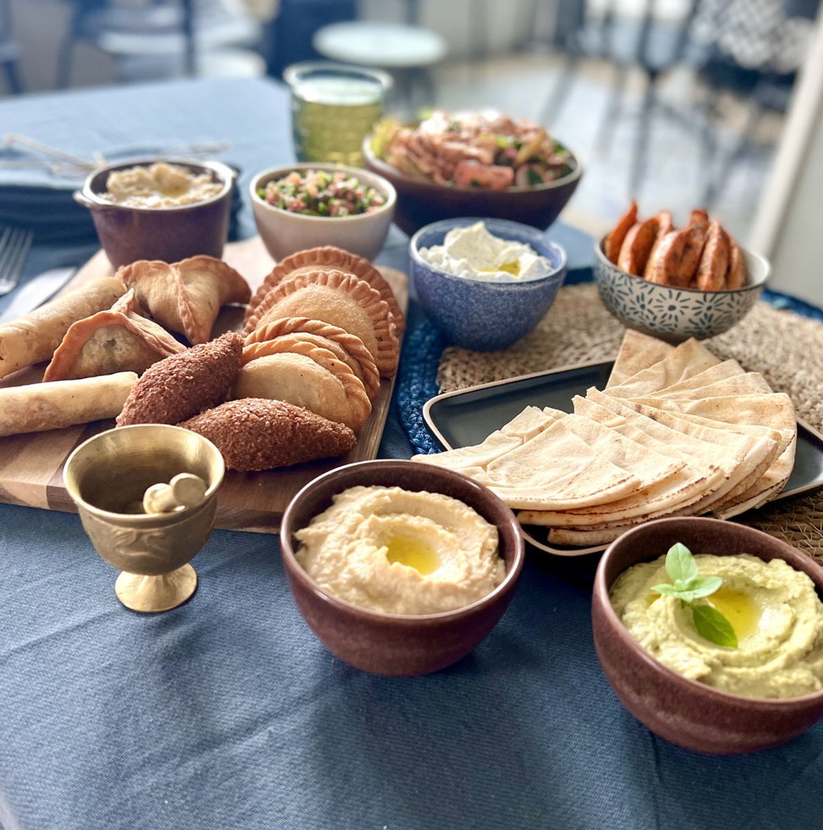 libshopparis's tweet photo. ✨ Le festin, by #Libshop
#lebanesefood #lebanese #food #instafood #restaurant #restaurantparis #restoparis https://t.co/mVU8tOh3oY
