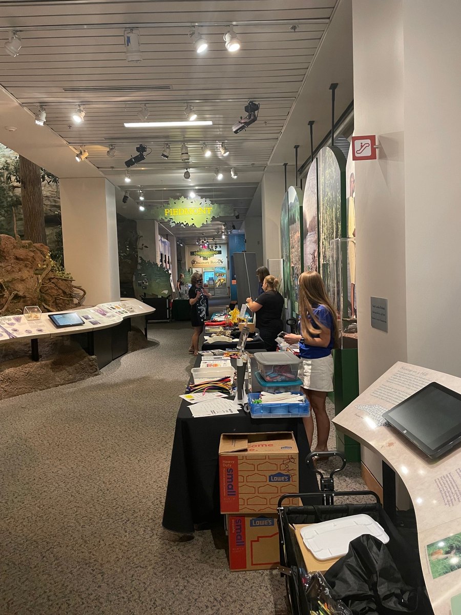 Hey SciREN Educators, it's 6pm and our researchers can't wait to share their lesson plans with you!!! We're all ready for a night full of cool science 😎 #SciTri22