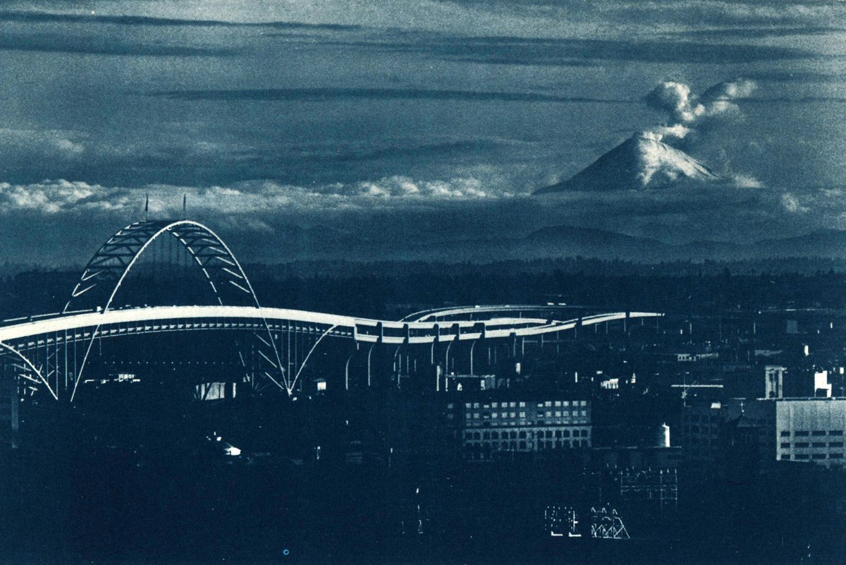 Mount St. Helens tweet media