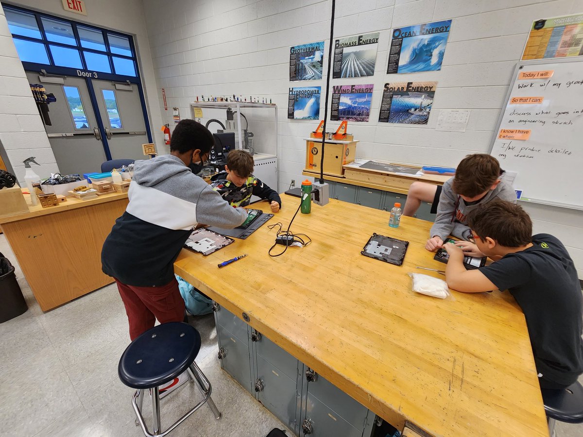 ECS/ITF Ss got some hands on experience dismantling and reassembling Chromebooks. They had a BLAST! A huge shout out to Mr. Douglas for leading the lesson! #bmsteched #VTEEA #admiralbyrd @MaryBethEchev <a href="/ABMSPrincipal/">Jessica Nail</a> <a href="/jim_angelo_1969/">Jim Angelo</a> <a href="/fcpsk12/">Frederick County Public Schools - Virginia</a>