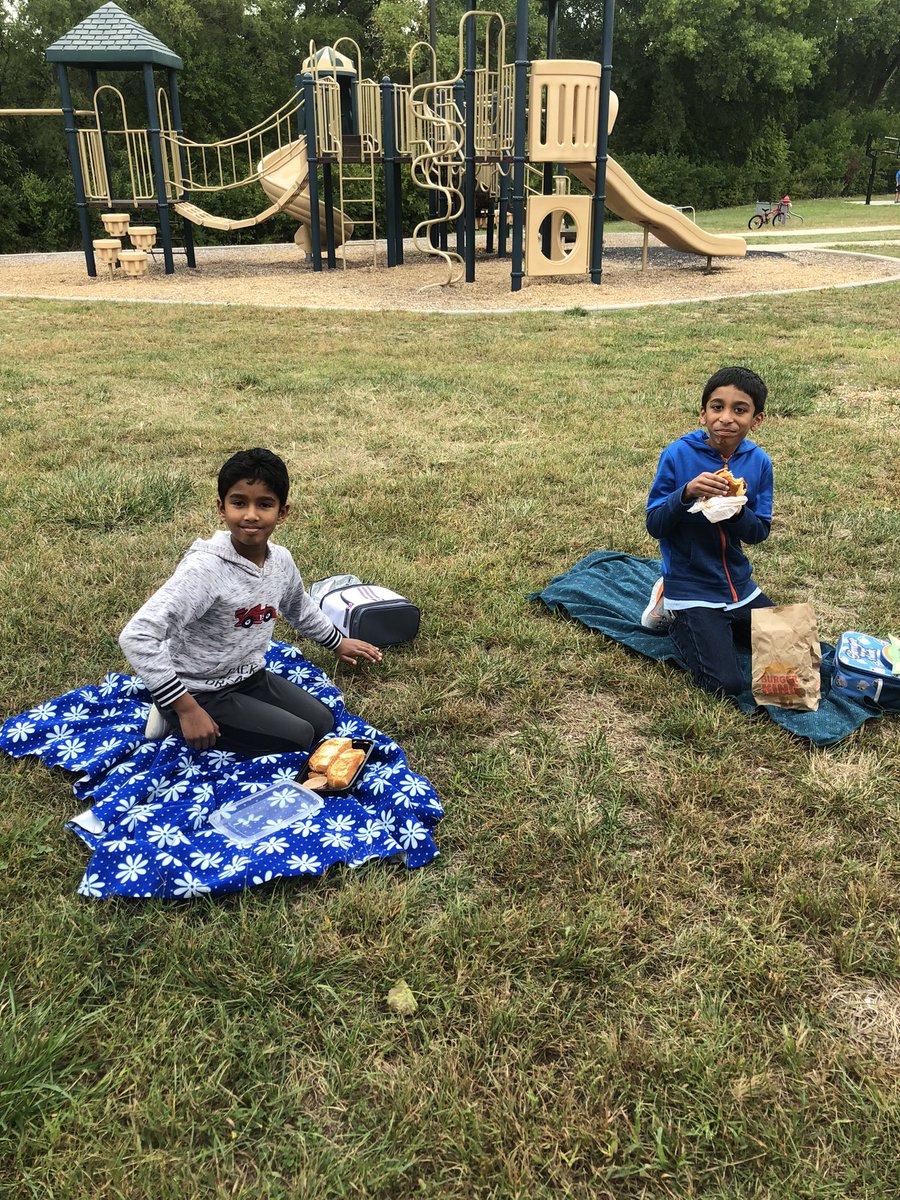 2-4-6-8 Who do we celebrate? Each other of course! Earning a picnic lunch for our class!  #HallsHeroes <a href="/MPSAldrich/">Aldrich Elementary</a>