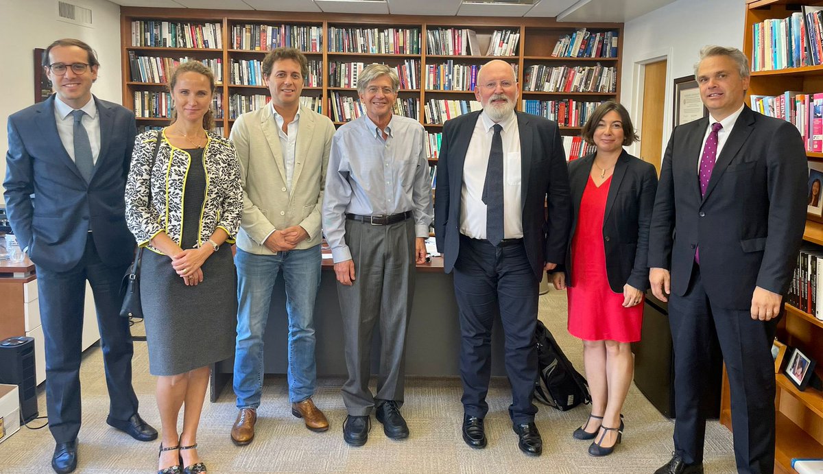Following #UNGA  and ahead of #COP27, EU Executive Vice-President @TimmermansEU visited <a href="/SAISHopkins/">Johns Hopkins SAIS</a> in Washington to discuss EU leadership on the climate/energy transition, and EU-U.S. collaboration on this shared priority. 🇪🇺⚡️🇺🇸