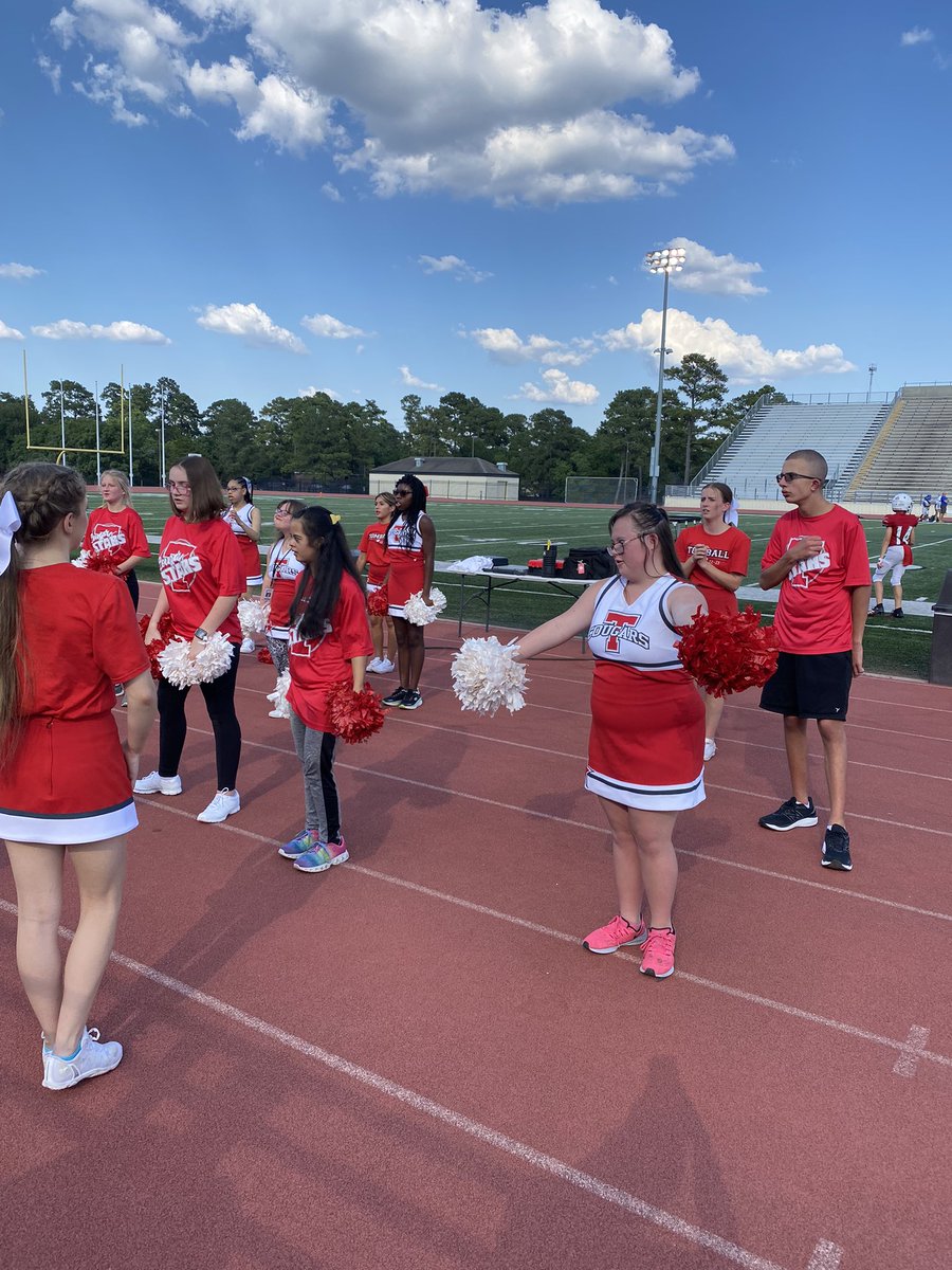 tomball_hscheer's tweet photo. We L❤️VE having our Cougar STARS🌟cheer with us on the sideline. You guys did GREAT! @TISDTHS @THS__athletics @FineArtsTomball https://t.co/CeQzkN56hL