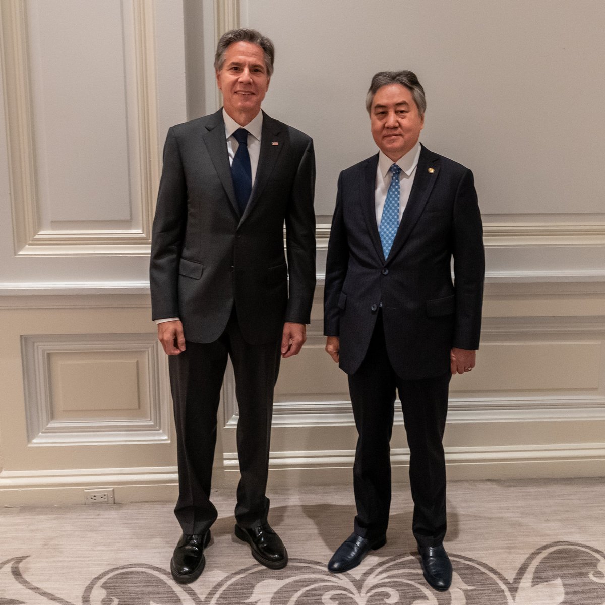 SecBlinken's tweet photo. Productive conversation with Kyrgyz Foreign Minister Kulubaev at #UNGA this morning on our shared goals for regional peace, cooperation, and prosperity. https://t.co/0gTmj0gwjZ