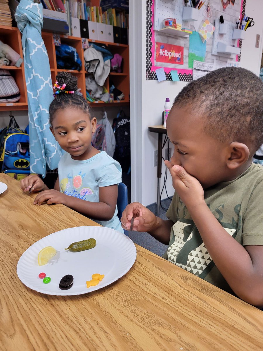 WikMrs's tweet photo. Using our sense of TASTE😝 today to try some sweet, sour, bitter and salty samples! Then we made a tongue craft 👅🍋🍫🍿🍪
#prek #cfbisd #cfbprek #furneauxprek #furneauxbraves #5senses https://t.co/xr6Aa8M6sD