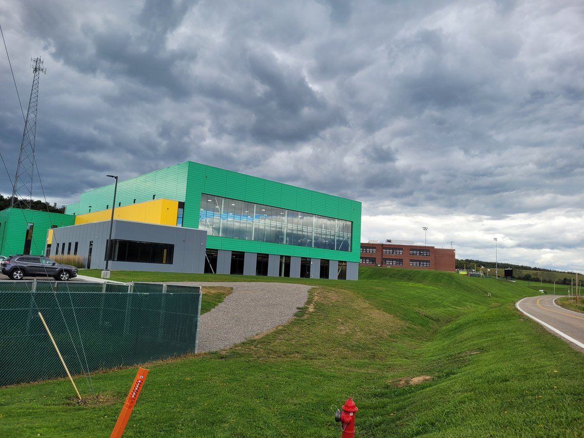 coachmont73's tweet photo. Caught up with old friend and GREAT HOF Coach Don Hertler at Conotton Valley today. Amazed at the multimillion $ facilities thanks to oil drilling 4 years ago. Carrolton Schools also. Only a dream prior at these school. #Rocketcenter https://t.co/LooOA3NaNI