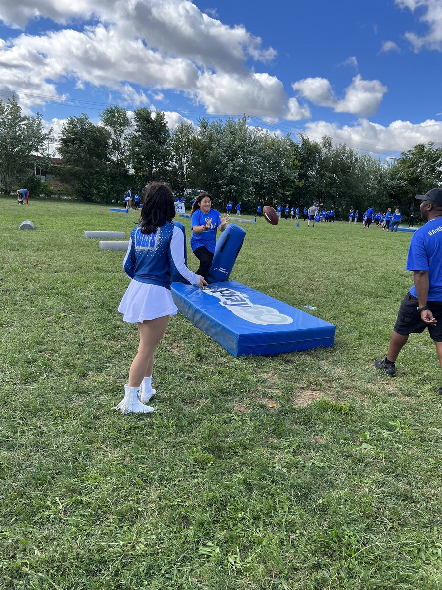 a241lakin's tweet photo. What a great morning at @ErniePyle90! Thank you @IndyColts for supporting our students! #TeamIPS @FRiveraAP https://t.co/Q1FCbJamMo