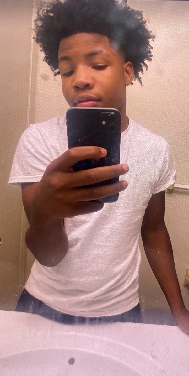 BaltCoPolice's tweet photo. #CriticalMissing : 15-year-old Lamar Jones 5’7, 130 lbs. Last seen on 09/21/22 in the Essex area. Anyone with information is requested to call 911 or 410-307-2020. #HelpLocate #BCoPD https://t.co/2GYEAKm6KH