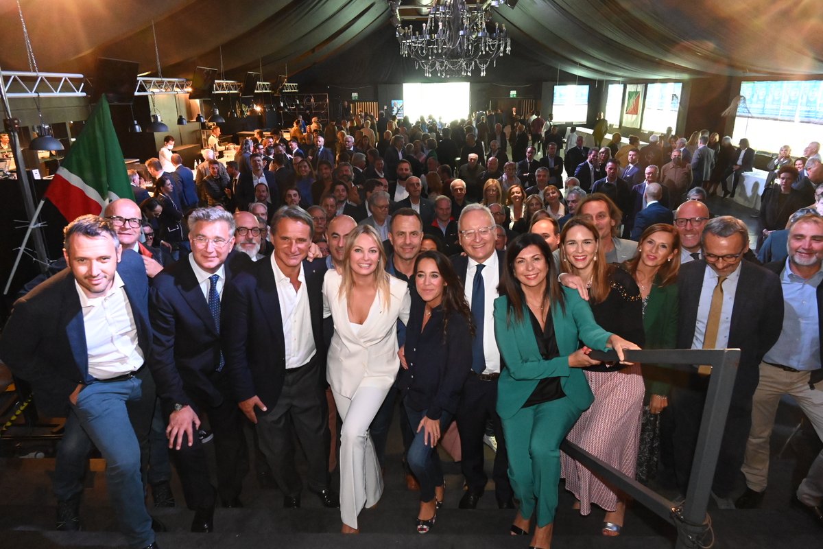 Serata conclusiva della campagna elettorale fantastica con oltre 1200 persone accorse a #Brescia
Grazie al Presidente di <a href="/forza_italia/">Forza Italia</a> <a href="/berlusconi/">Silvio Berlusconi</a> per il suo intervento, al campione Gregorio Paltrinieri, a <a href="/LiciaRonzulli/">Licia Ronzulli</a>, ai Consiglieri e Candidati, ai partecipanti #Elezioni2022