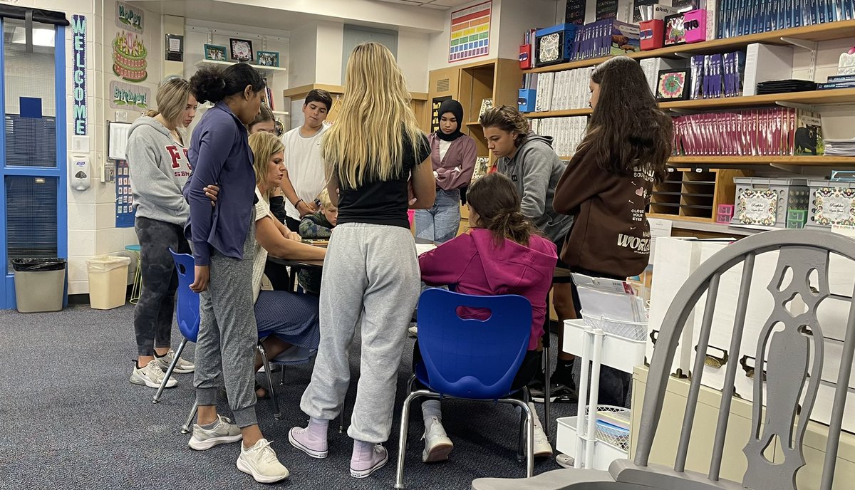 MsZaniewski's tweet photo. Mrs. Russell was demonstrating how to use algebraic tiles to her 8th graders. The class was so silent and attentive to her every word💙@D53ButlerJHS #d53learns https://t.co/FpShrXvTaU