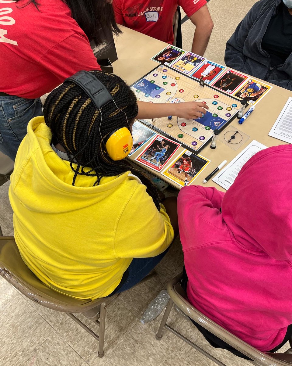ElizaBlaker55's tweet photo. Such a fun day partnering with @EliLillyCo and @Pacers for the kickoff of Math Hoops! Our 7th and 8th graders had a blast practicing math skills in a new, exciting way! #mathhoops #mathfun #ipsbutlerlab55 #indianapolispublicschools https://t.co/GLDk7Gjpca
