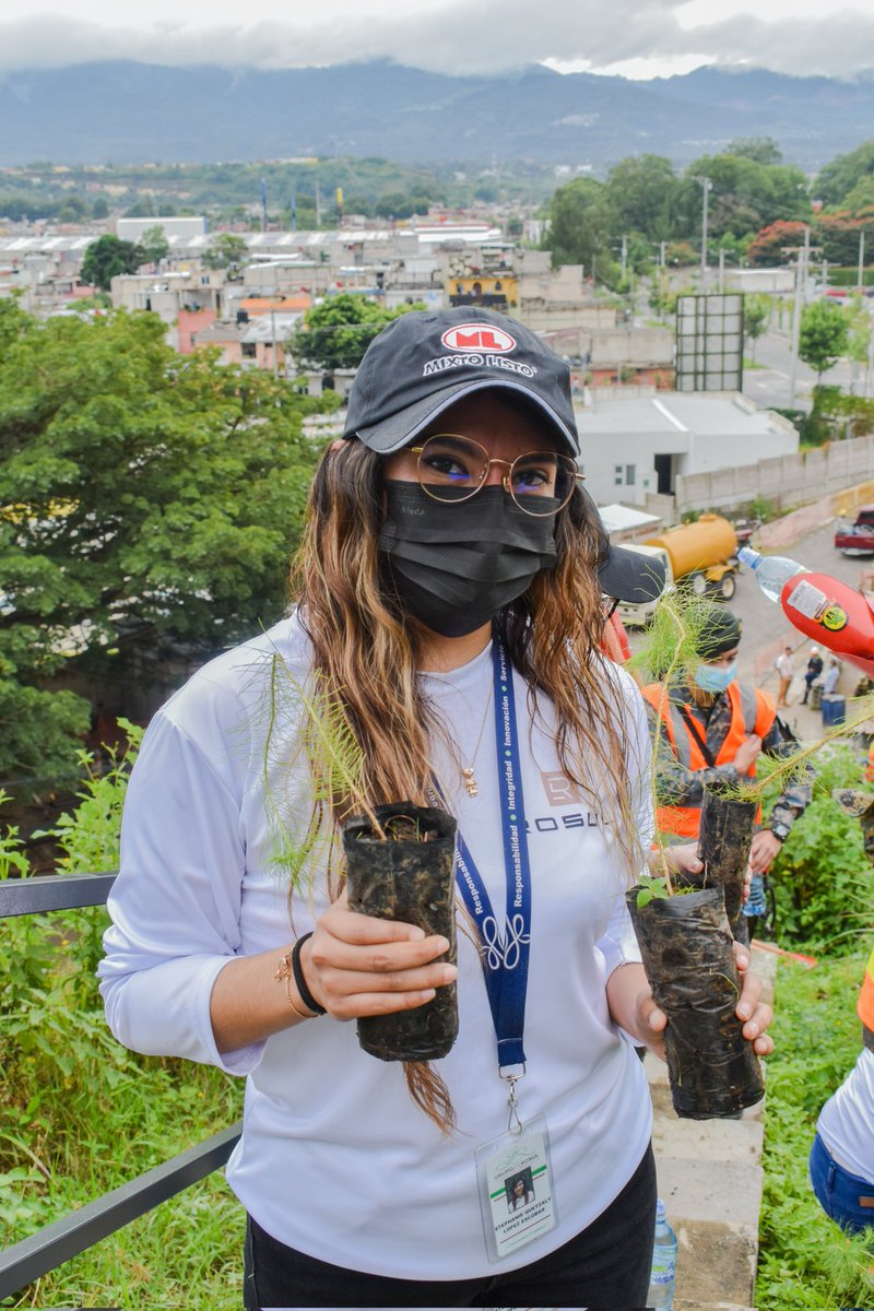 CC_ElFrutal's tweet photo. #SomosVerdes 🌱💚 Porque cuidamos nuestro planeta. 🌎 Con esfuerzo y estusiasmo vivimos nuestra actividad...¡Reforestación en Acción!
#Rosul #ElFrutal #cuidemoselplaneta #plantarunarbol #Reforestación #brigadamilitar #centrocomercial https://t.co/8Ib1OUplSQ