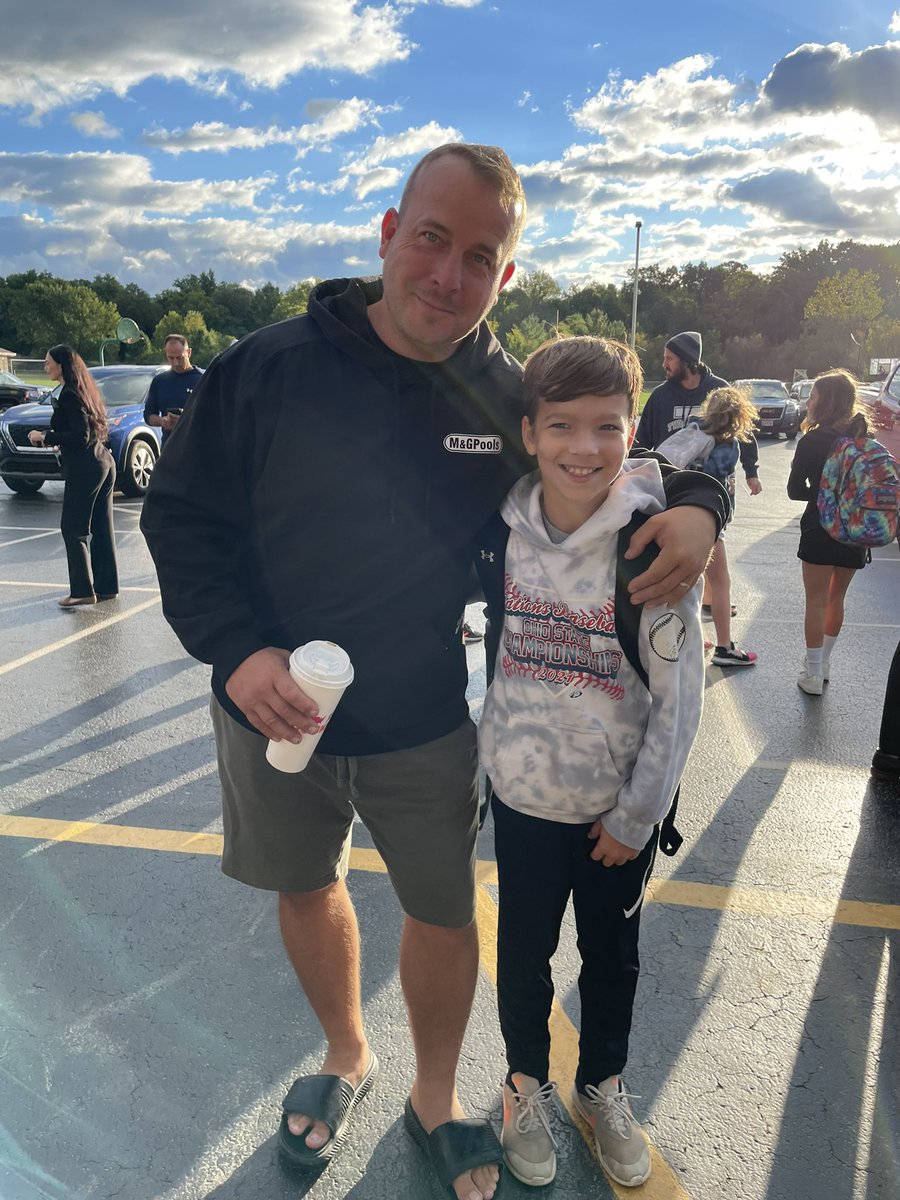 poolman19kilo's tweet photo. Last #Fatherswalk @TwinsburgDodge this morning for me. Thankful for so many years of it. Great to see so many father figures supporting their children. https://t.co/0Z4V9nSjEQ