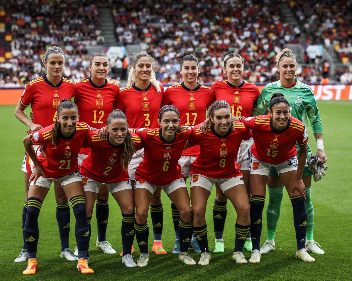 brfootball's tweet photo. 15 players of Spain's women's national team emailed the Spanish FA stating they resign because Jorge Vilda remains coach. 

The Spanish FA responded that they won't let players pressure them to make coaching decisions and they won't call up those players who do not wish to play. https://t.co/SE3GsX1s2b