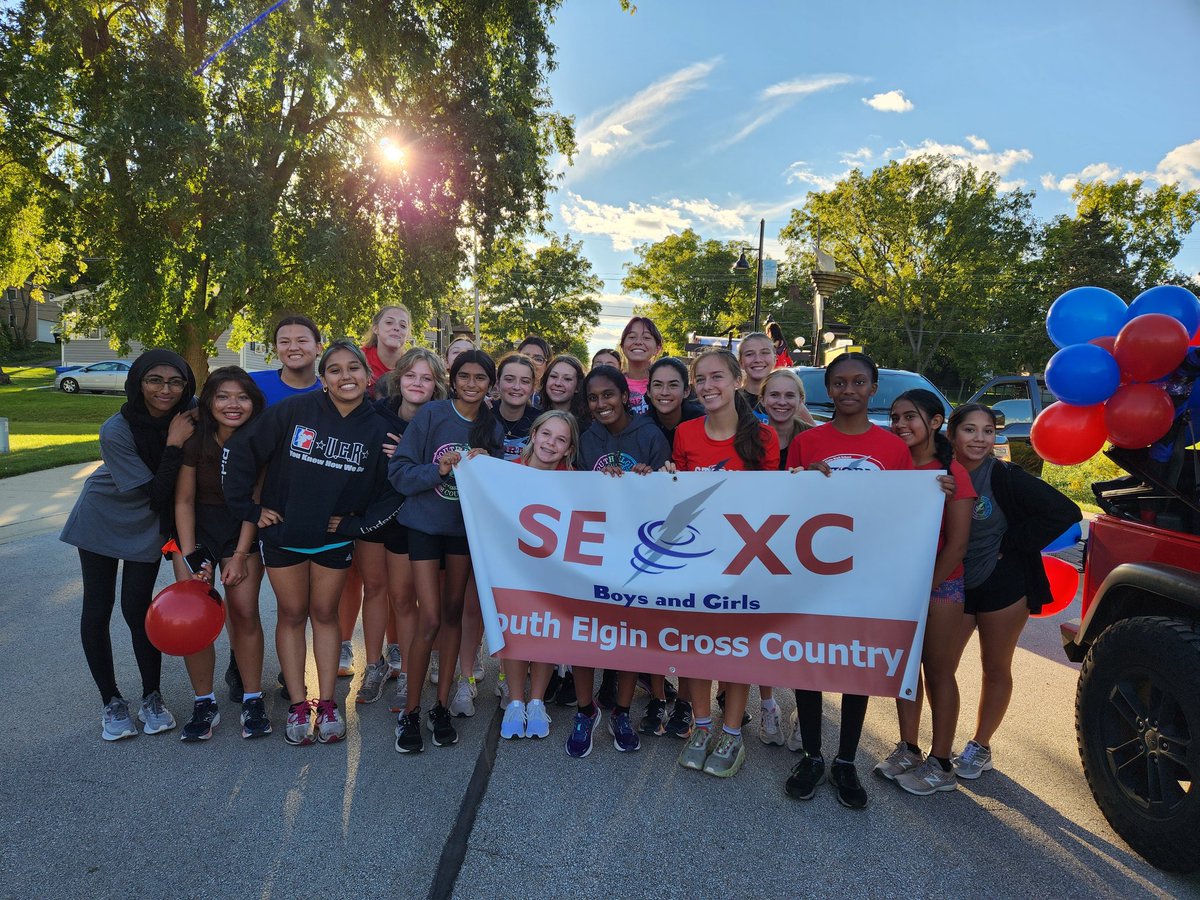 SEHS HOCO Parade 2k22!! 
#sexc #hoco #fall2k22 #rollstorm #girlsxc