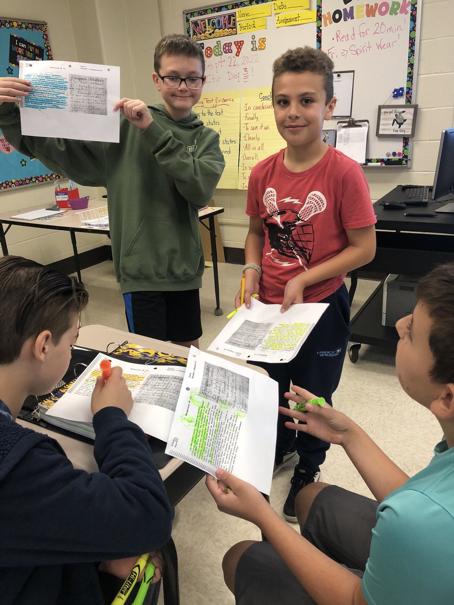 MontuoriSheila's tweet photo. It’s all in the details. Analyzing and identifying paragraph structure with friends 📝 #isliprising #luceymontuori #whywriterswrite https://t.co/mFoffU1RPw