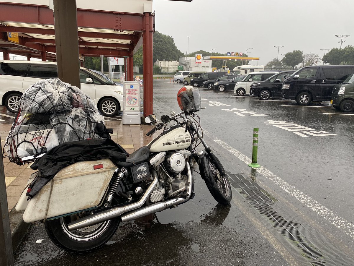 KID_iwaki's tweet photo. 大雨、視界悪し。バイクで出てるバカは他に見ない。良い子はおうちで遊びましょう。
#KID_iwaki #ピンストライプ #ハーレーダビッドソン https://t.co/4Q6MOof5Et