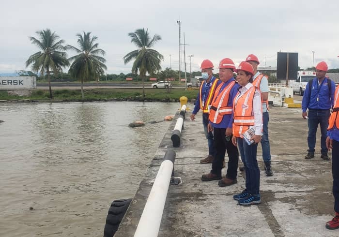 #Conoce 🗣 La Terminal Lacustre <a href="/puerto_la_ceiba/">Puerto La Ceiba</a> representa un importante Puerto para el intercambio comercial entre naciones hermanas, durante la supervisión de la Pdte. #Bolipuertos <a href="/VirguezErika/">Érika Vírgüez Oviedo</a> se evalúan sus áreas operativas y capacidades de servicio #22Sept <a href="/NicolasMaduro/">Nicolás Maduro</a>