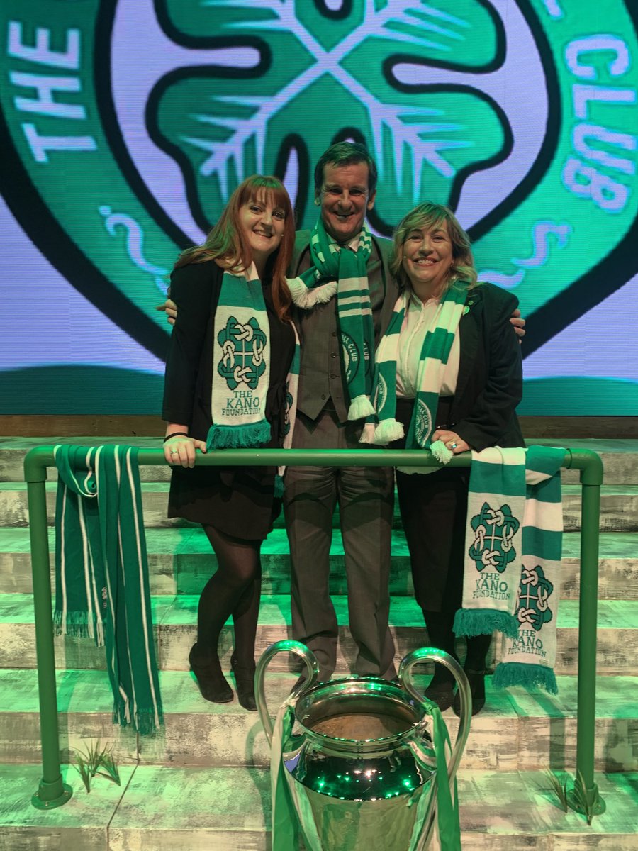 With the legend, Tosh McKinley. ⁦⁦<a href="/mornayoung/">Morna Young</a>⁩ and me totally smitten ❤️⁦<a href="/Celtic_Musical/">Celtic - The Musical</a>⁩ ⁦<a href="/CelticFC/">Celtic Football Club</a>⁩ ⁦<a href="/CelticTV/">Celtic TV</a>⁩