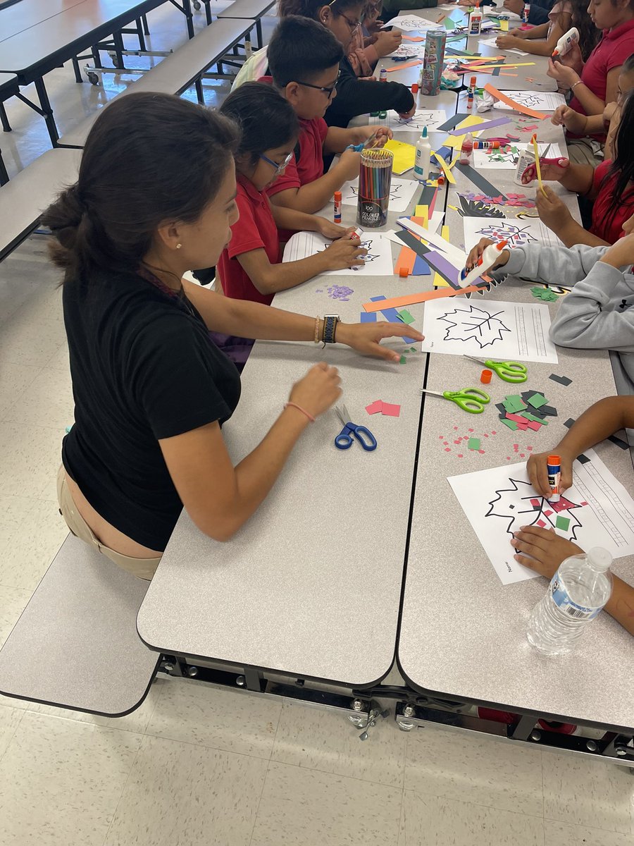 TenikaKnox's tweet photo. @GAP_GISD @Freeman_Hawks are getting ready for fall. https://t.co/jHv2gt9Lmk