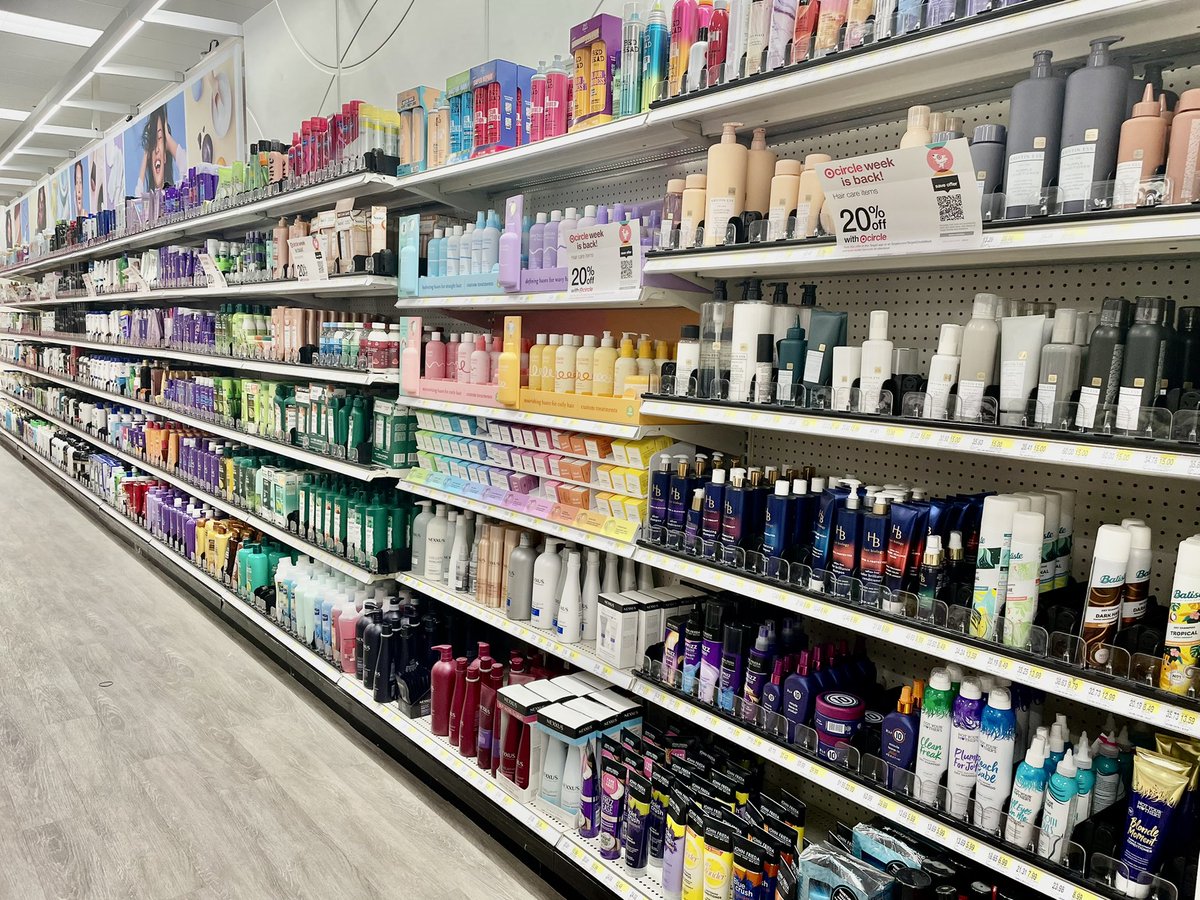 Specialty0927's tweet photo. HUGE recognition to my #1437RemodelTeam and our AMAZING presentation experts for executing this new #CoreBeauty set! Our guests are already obsessed! #Remodel #ProudETL #OneTeam #OneDream @Krysanna_Bowery #GUEST https://t.co/zEwGXQn7gv