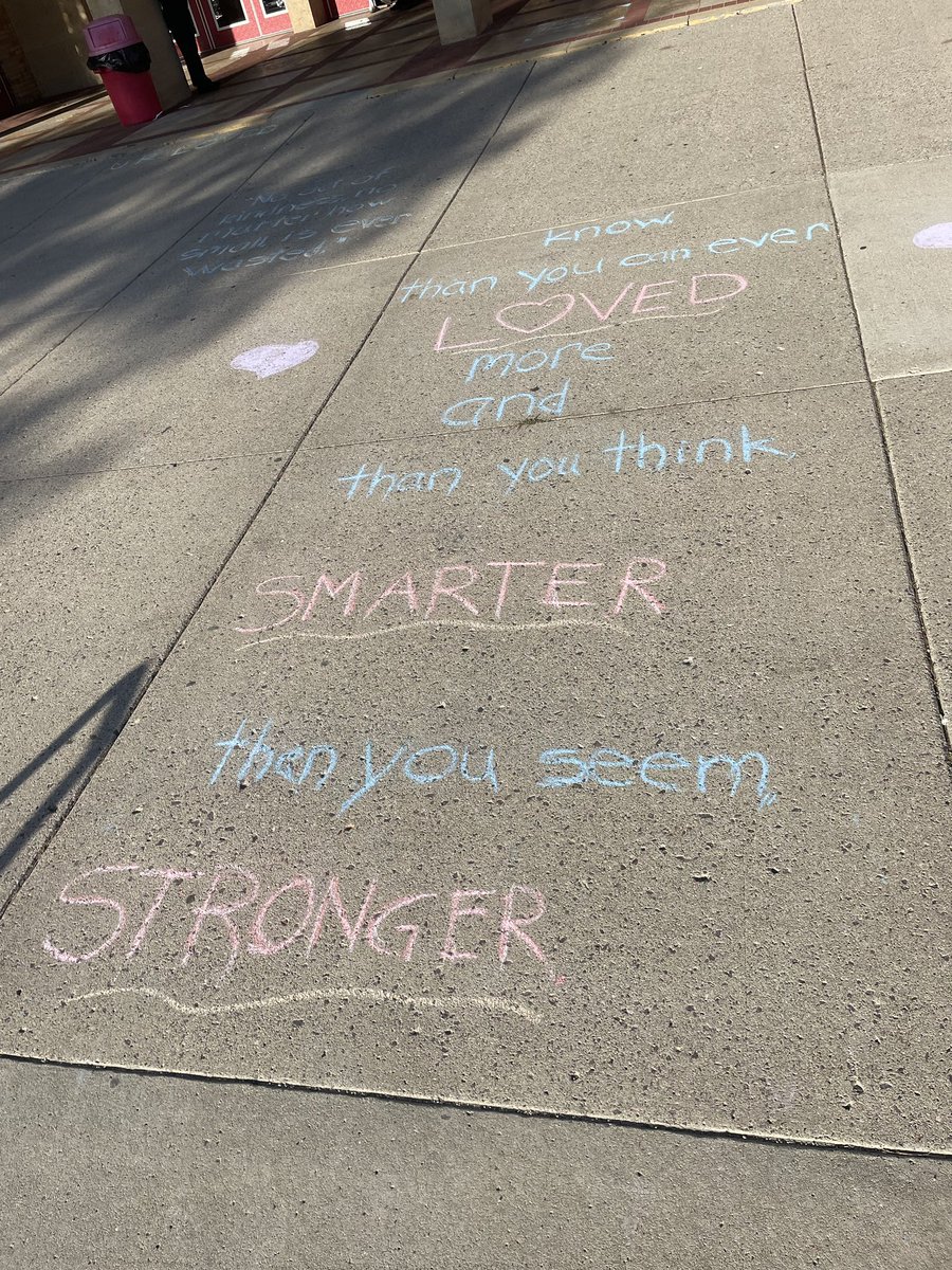 BlasingMWHS's tweet photo. This week has been a difficult one for our Scarlets, but we are grateful to our supportive community. Thank you to MEHS for leaving the supportive messages that greeted our students this morning. Kato has great kids! ❤️ them all! #ScarletPride #MAPSready https://t.co/aV3ervL6qD