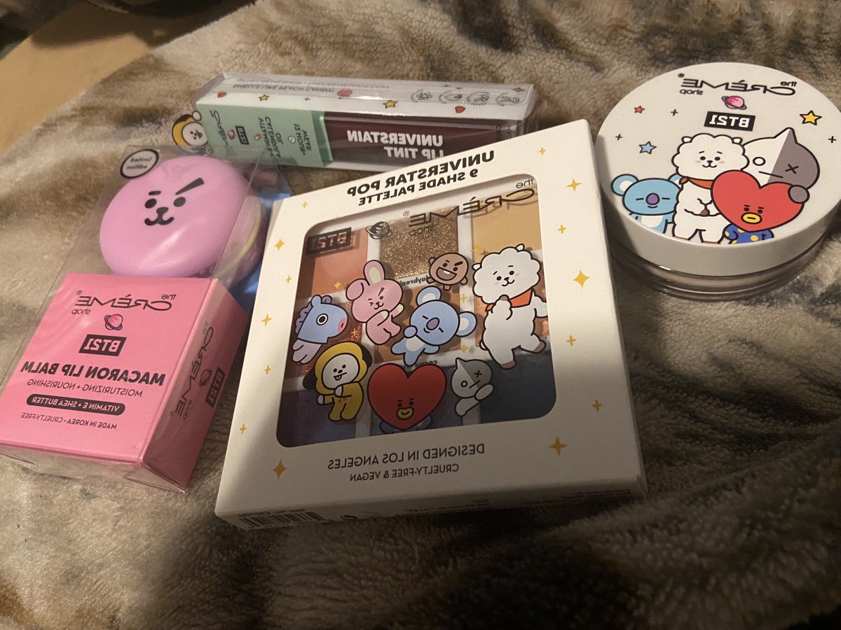 Sherry7457's tweet photo. One of the best makeup kits BT21 I love it https://t.co/YJQBIBbCcG