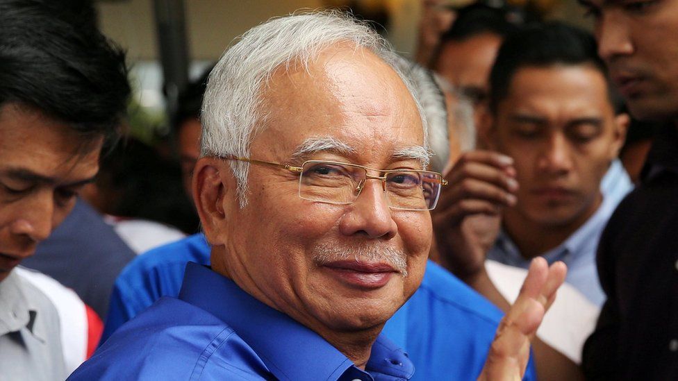 Former PM Najib Razak cleared to visit №76 at Starhill Gallery for his non generic haircut this weekend, escorted by security details.
